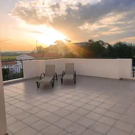 Kiti 2 Bedroom Penthouse Exterior photo